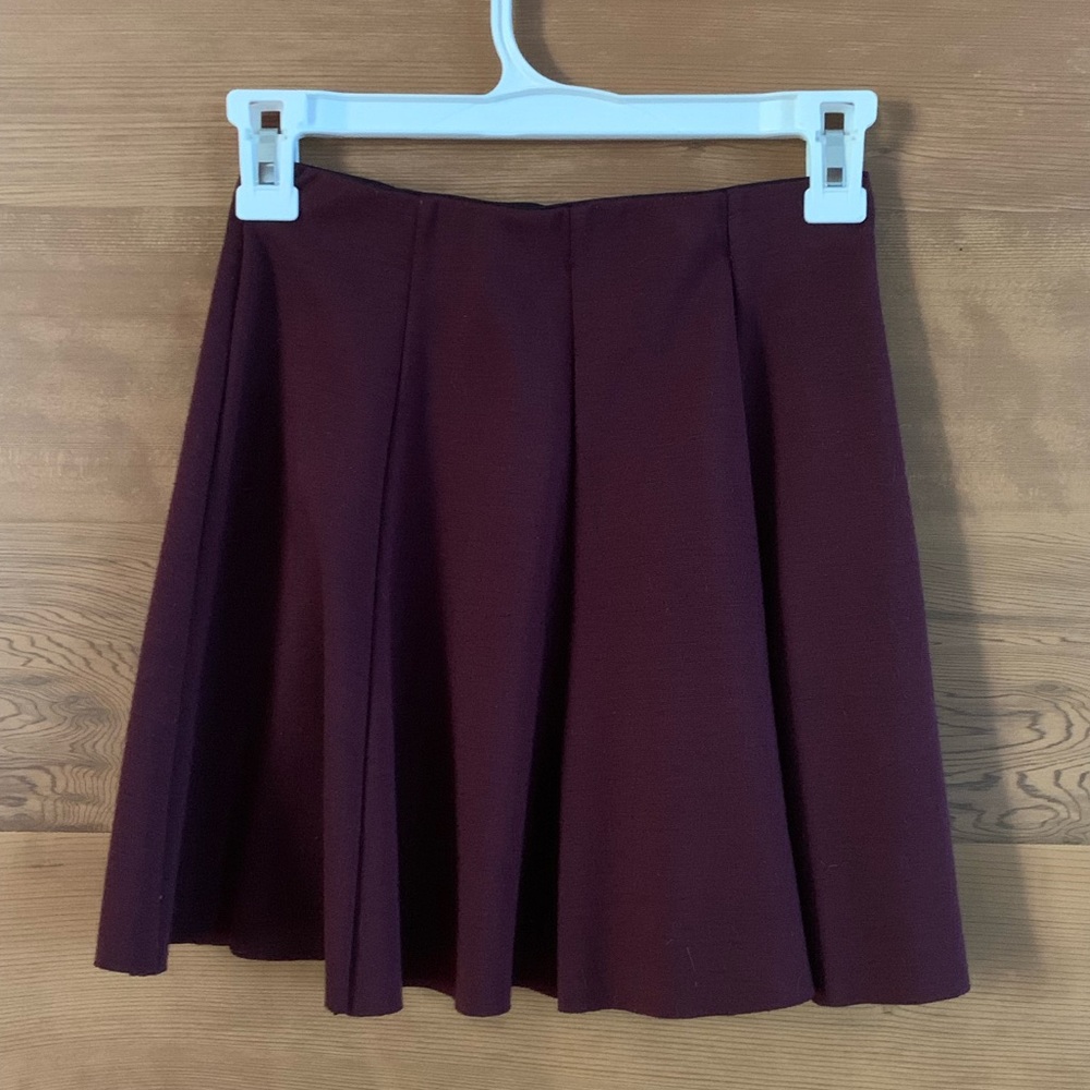 Brandy Melville pleated pull on skirt size small - Picture 3 of 4